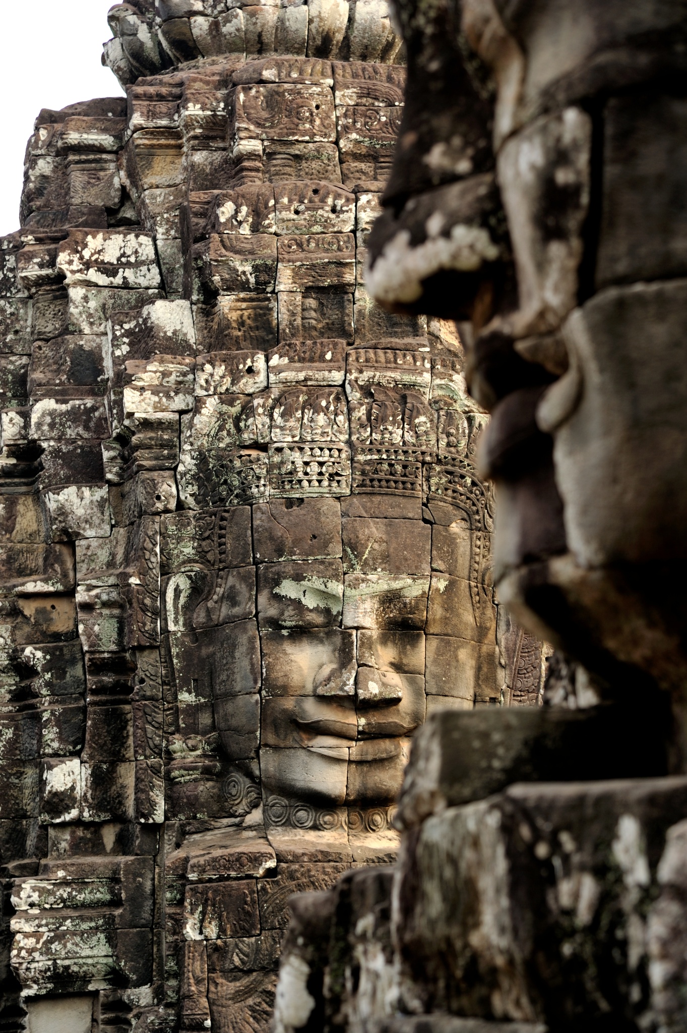 「クメールの微笑み」と讃えられる四面仏塔の菩薩像