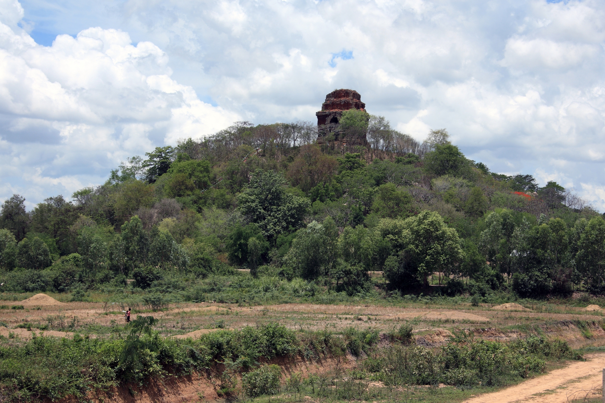 山上に築かれたヒンドゥー寺院、プノン・ダ