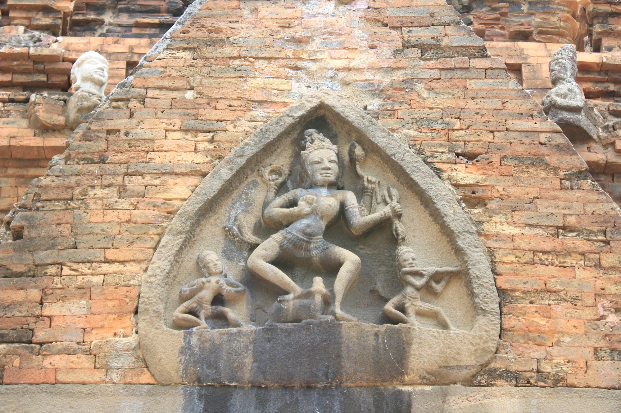 ニャチャン、ポー・ナガール塔に刻まれた踊るシヴァ神