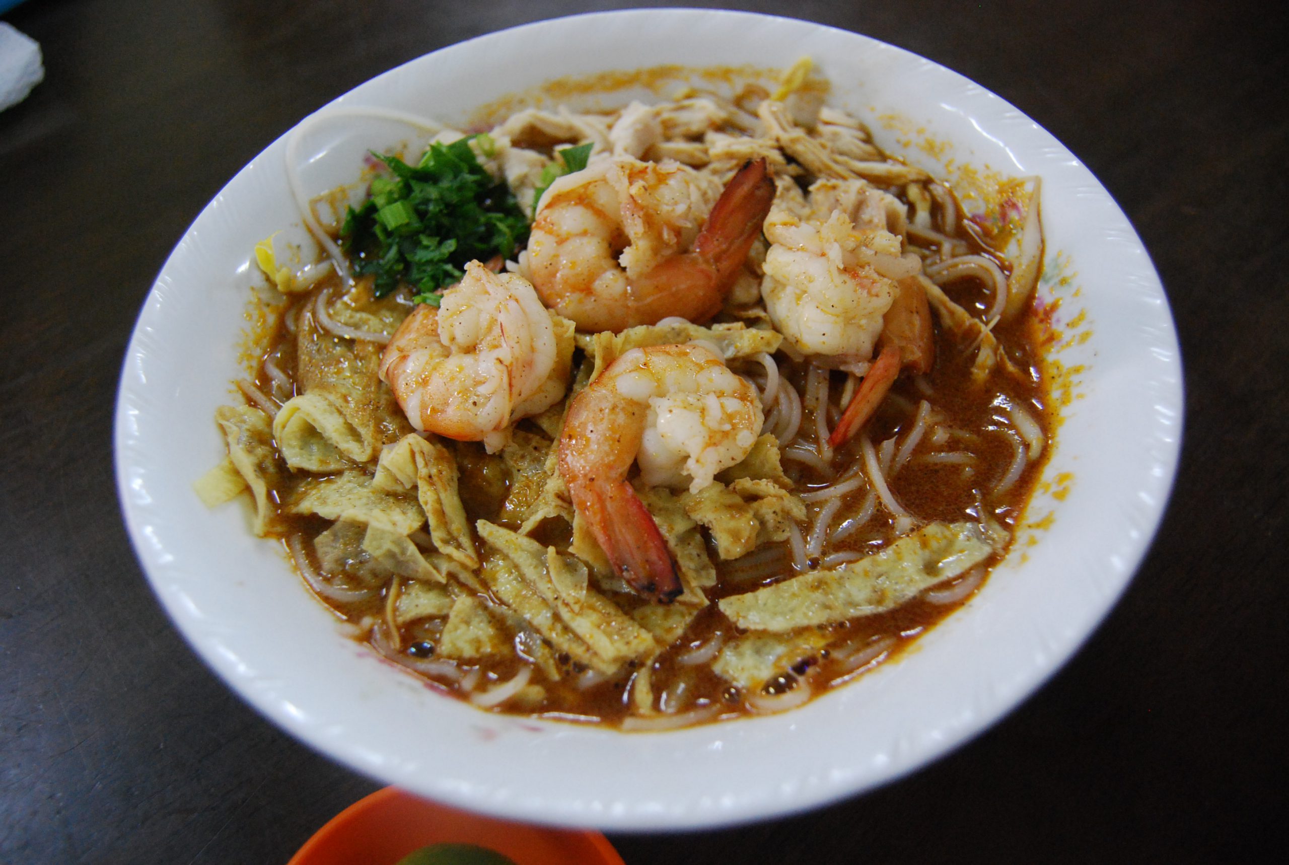 ボルネオ島で人気のサラワク・ラクサ Sarawak Laksaは、スパイスが香るコクまろカレー麺。