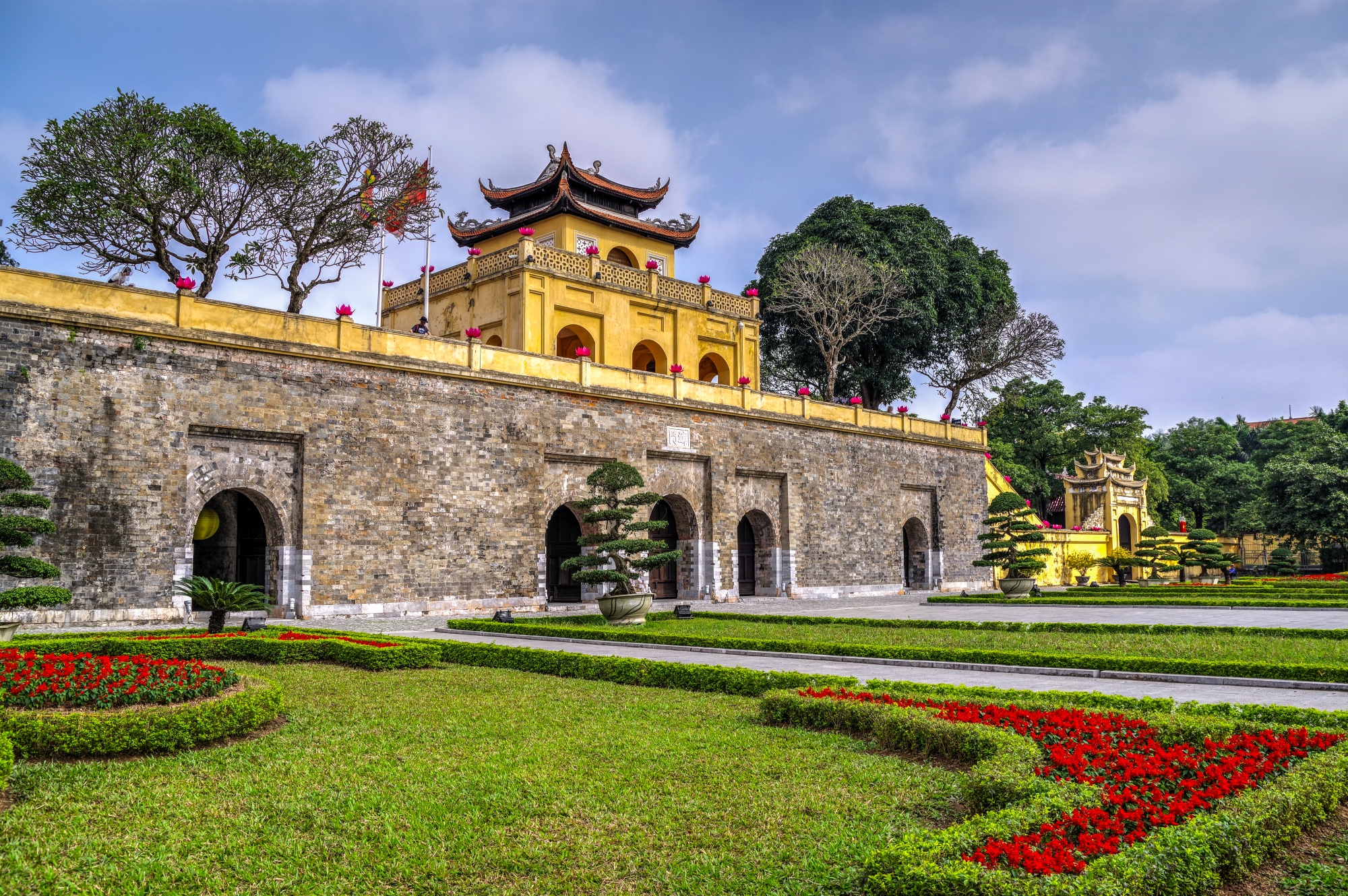ベトナムの歴代王朝の都が置かれたタンロン遺跡。各時代の遺構が残る。