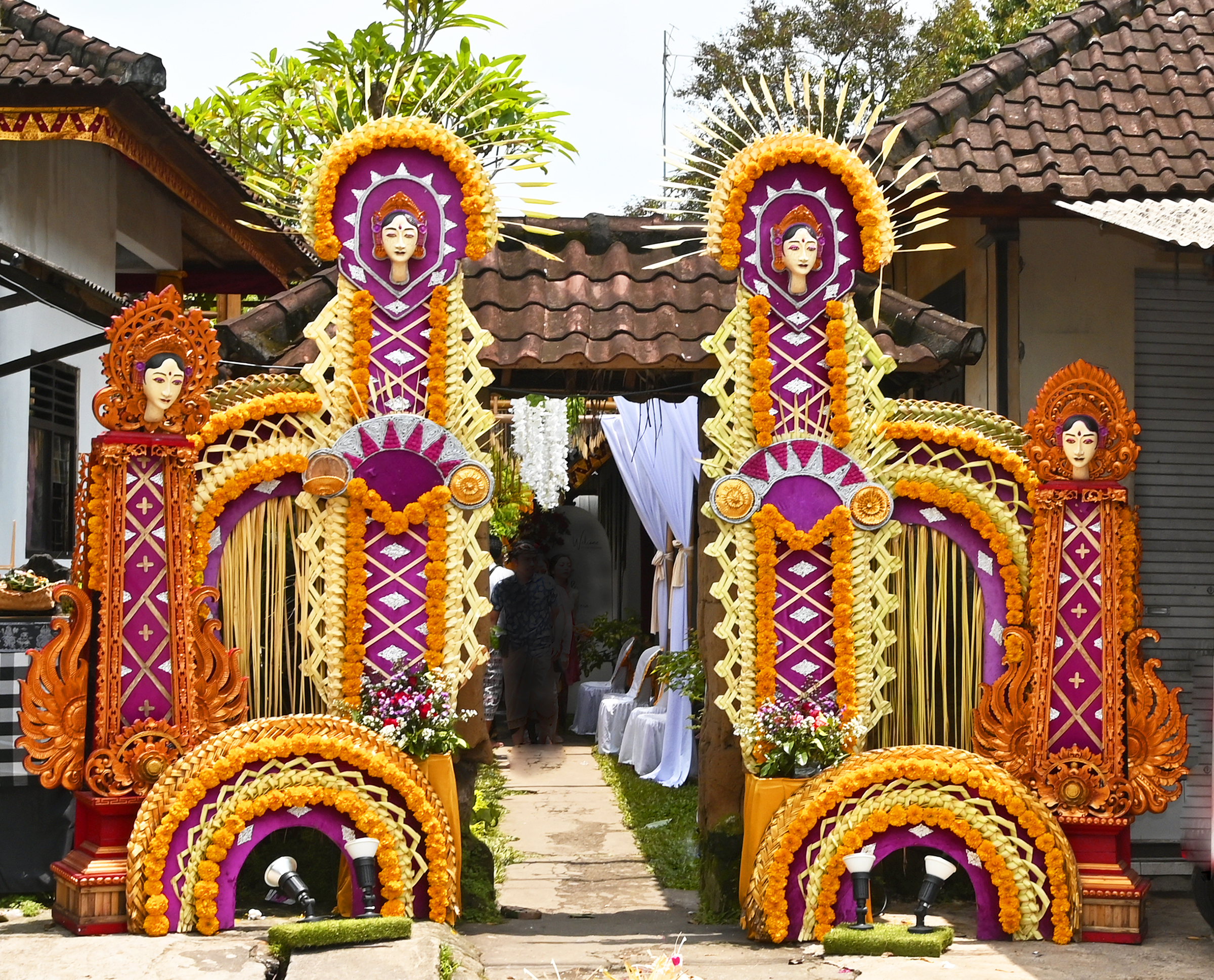 バリ ヒンドゥーの花と儀式と意匠を楽しむ