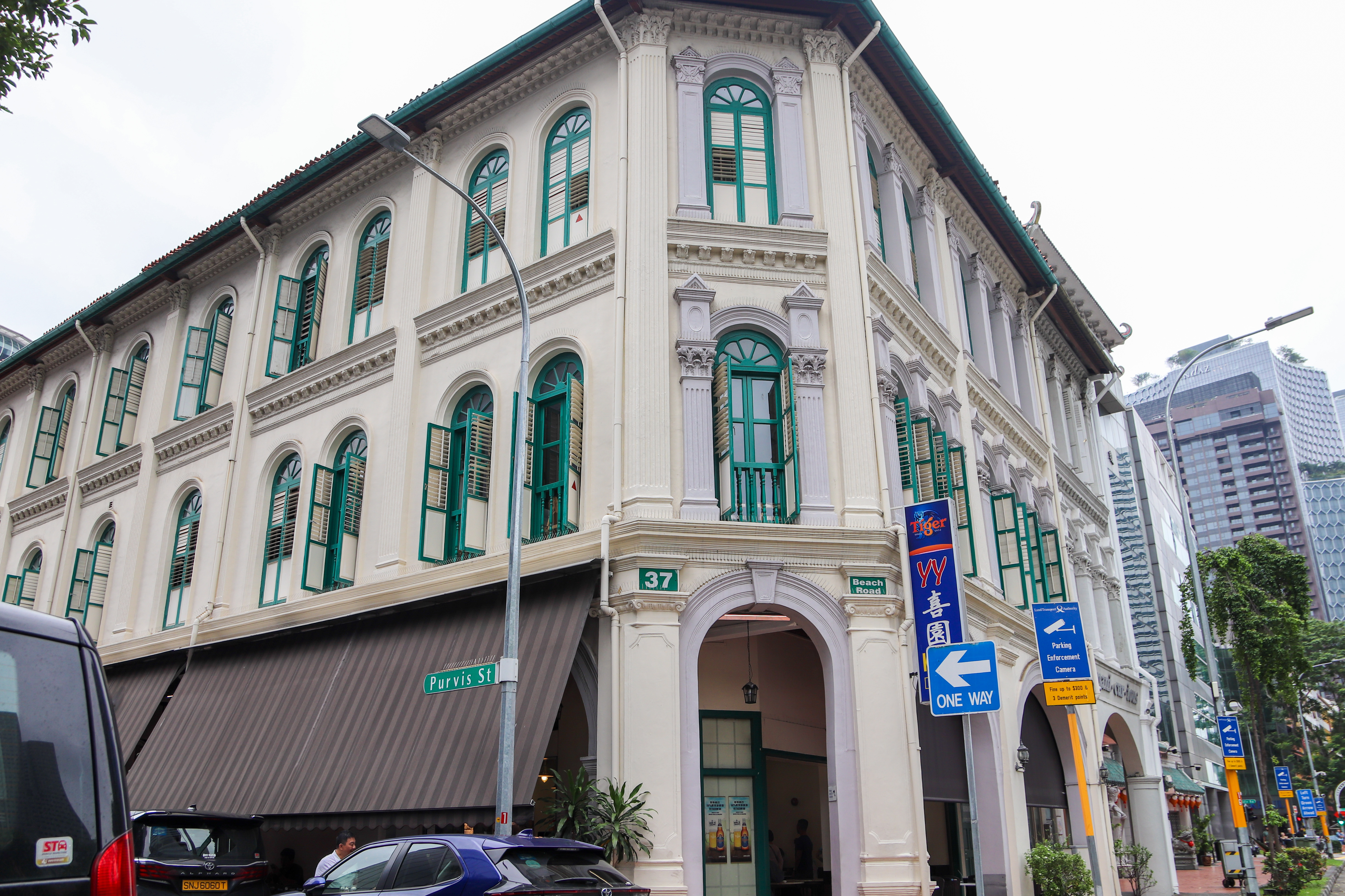 外食文化が発達しているシンガポールでは、日々お店をはしごしながら、自分だけの新しい発見をしてみても