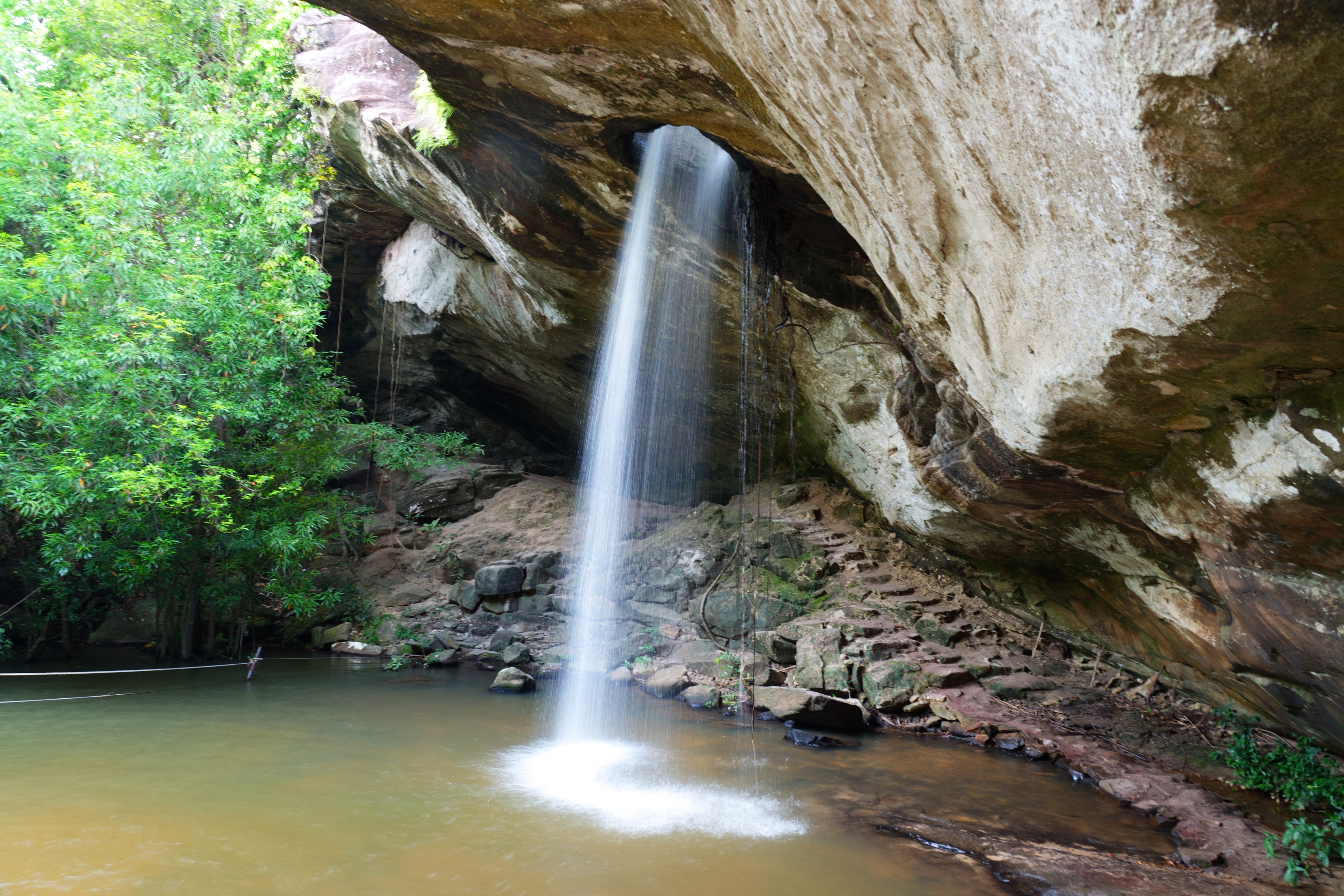水量によって雰囲気が変わる自然の絶景。満月の夜は特に美しいという