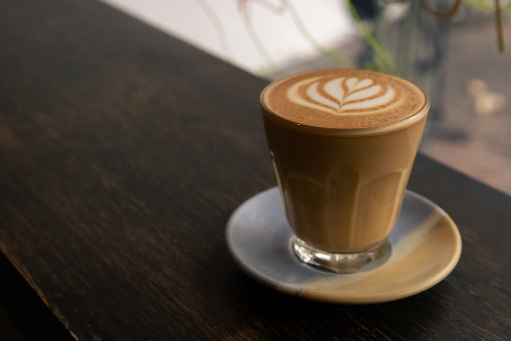 日本人夫婦が営むカフェHugs Songwatは一際人気のあるスポット