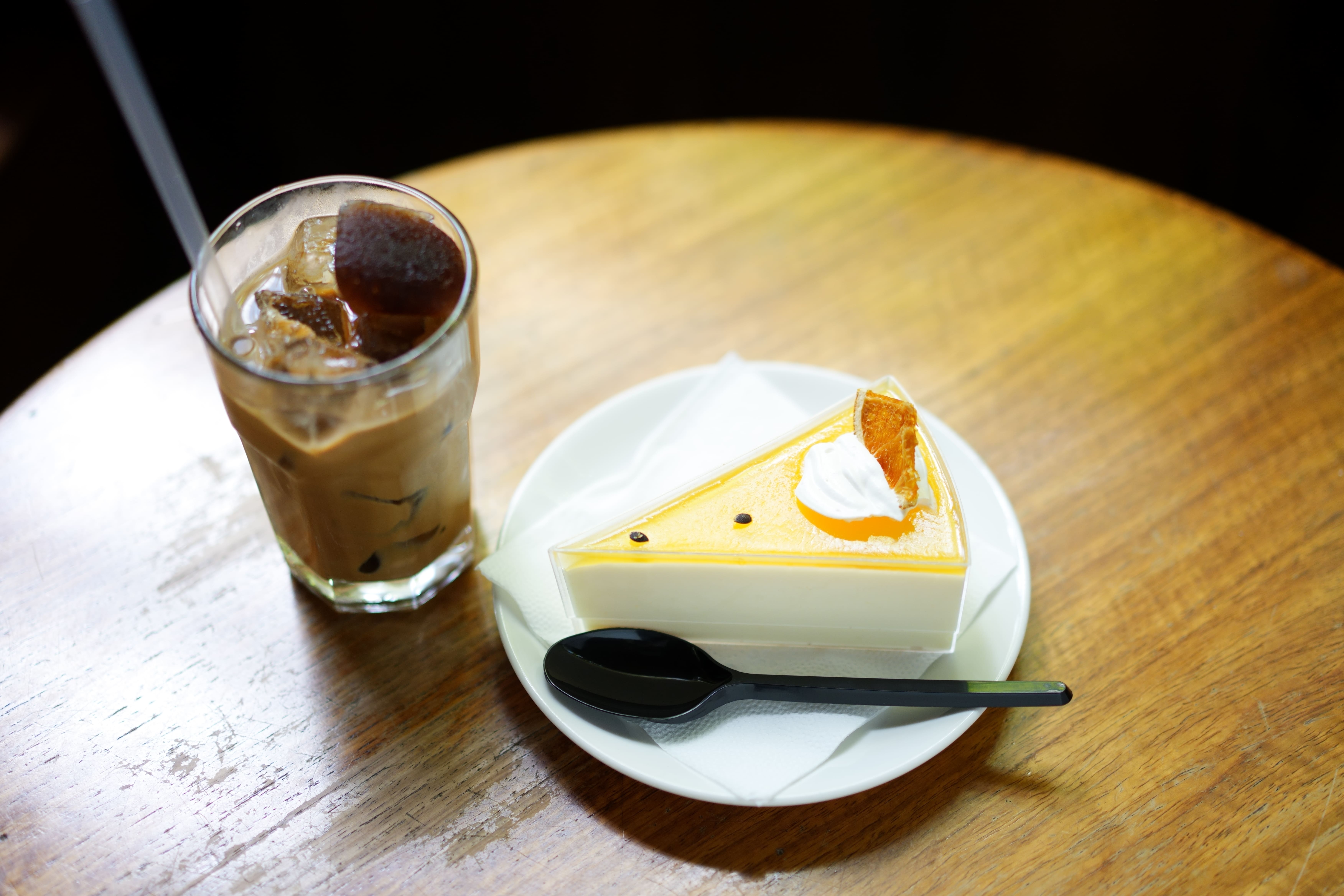 カフェ・スア（ミルク入りコーヒー）はケーキと相性抜群