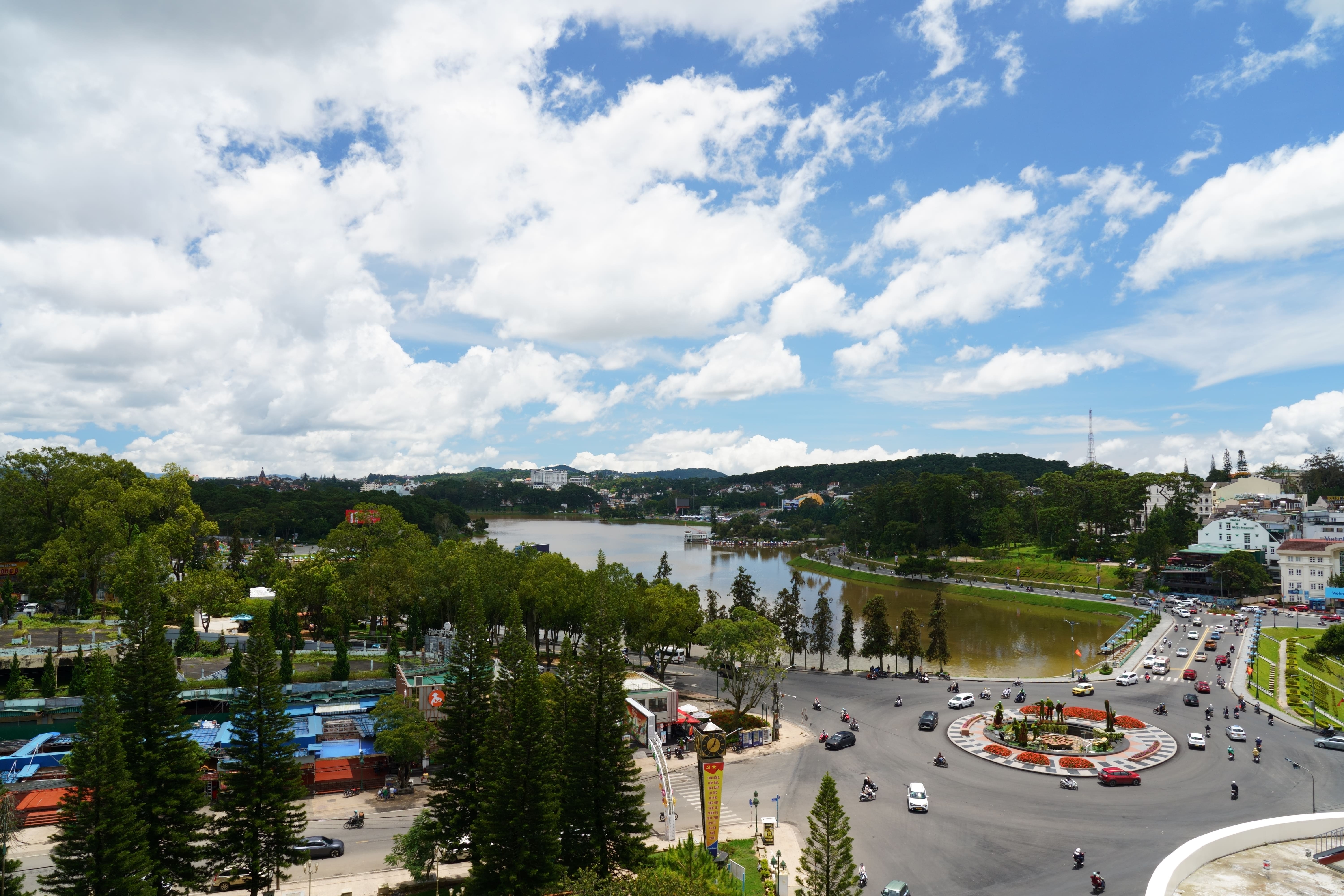 花と緑に包まれた高原リゾート、ダラットを訪ねる