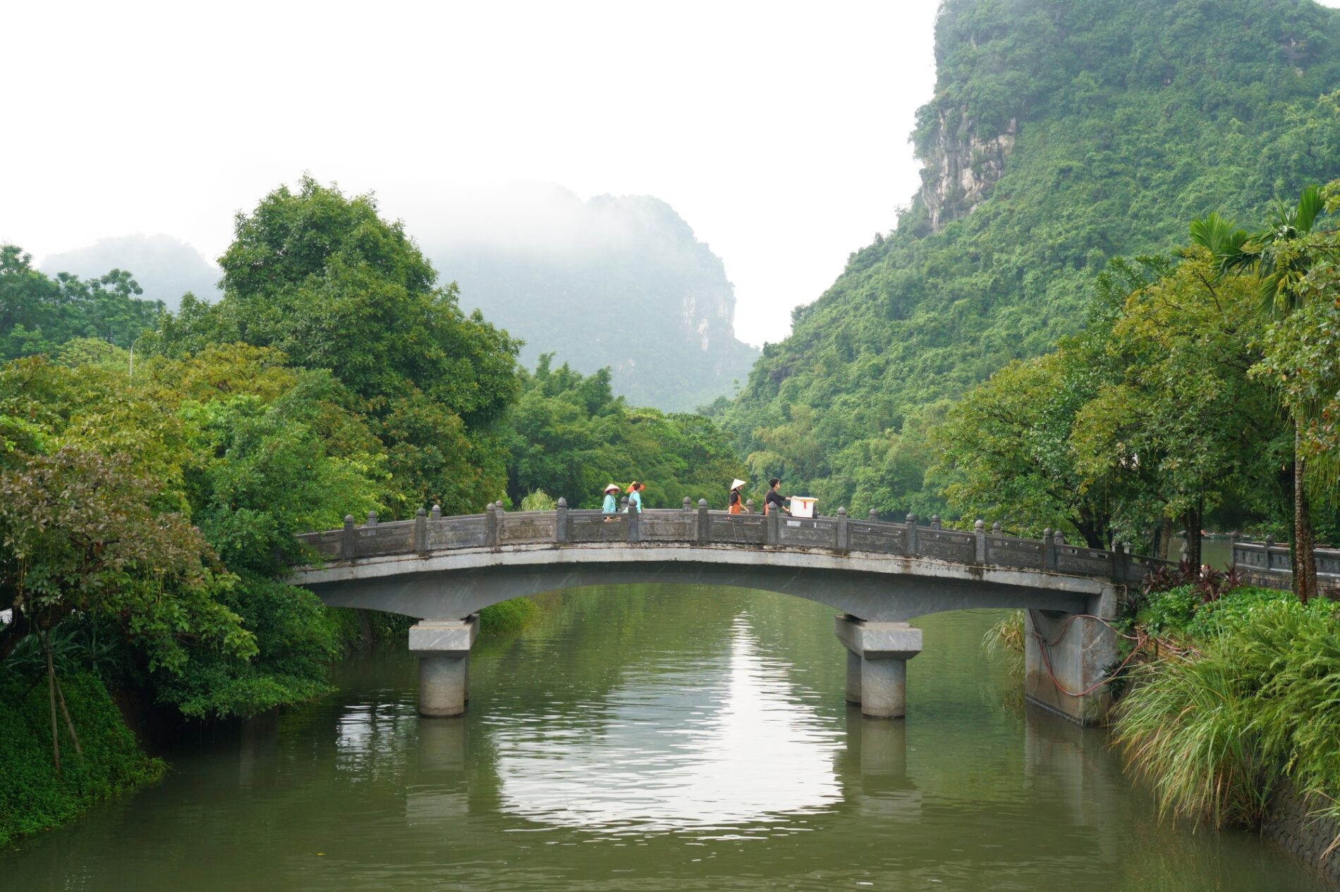 古都と大自然が息づく世界遺産の地・ニンビン