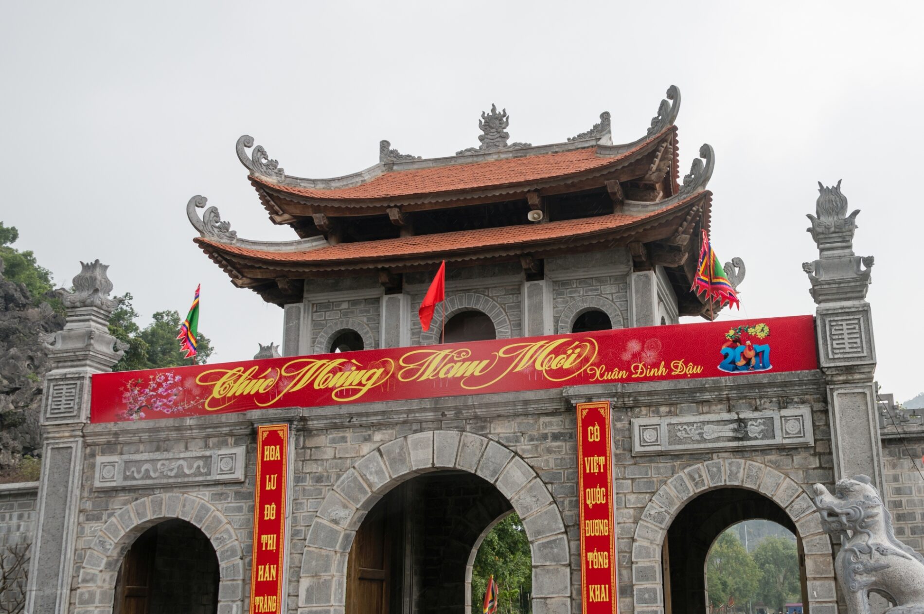 10～11世紀に建てられたディン・ティエン・ホアン廟。ディン王朝時代の皇帝たちが眠っている。