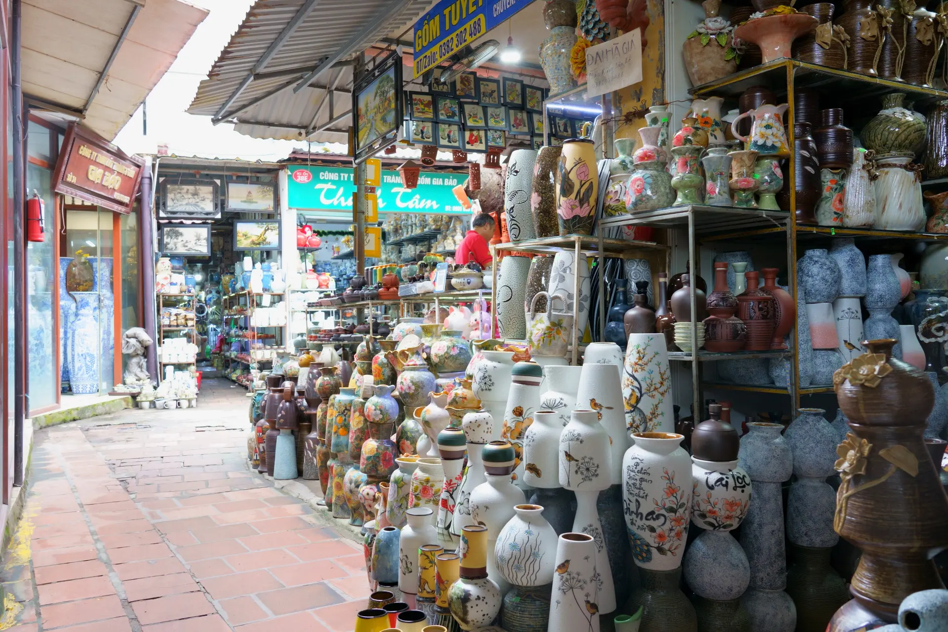 ハノイからひと足のばして伝統の工芸村へ